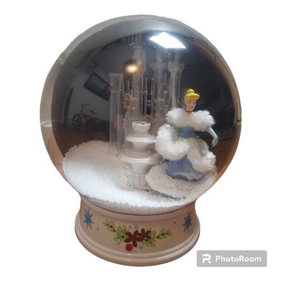 Jumbo DISNEY Shopping Princess CINDERELLA Snow Globe Musical CHRISTMAS by Gemmy - Picture 3 of 10